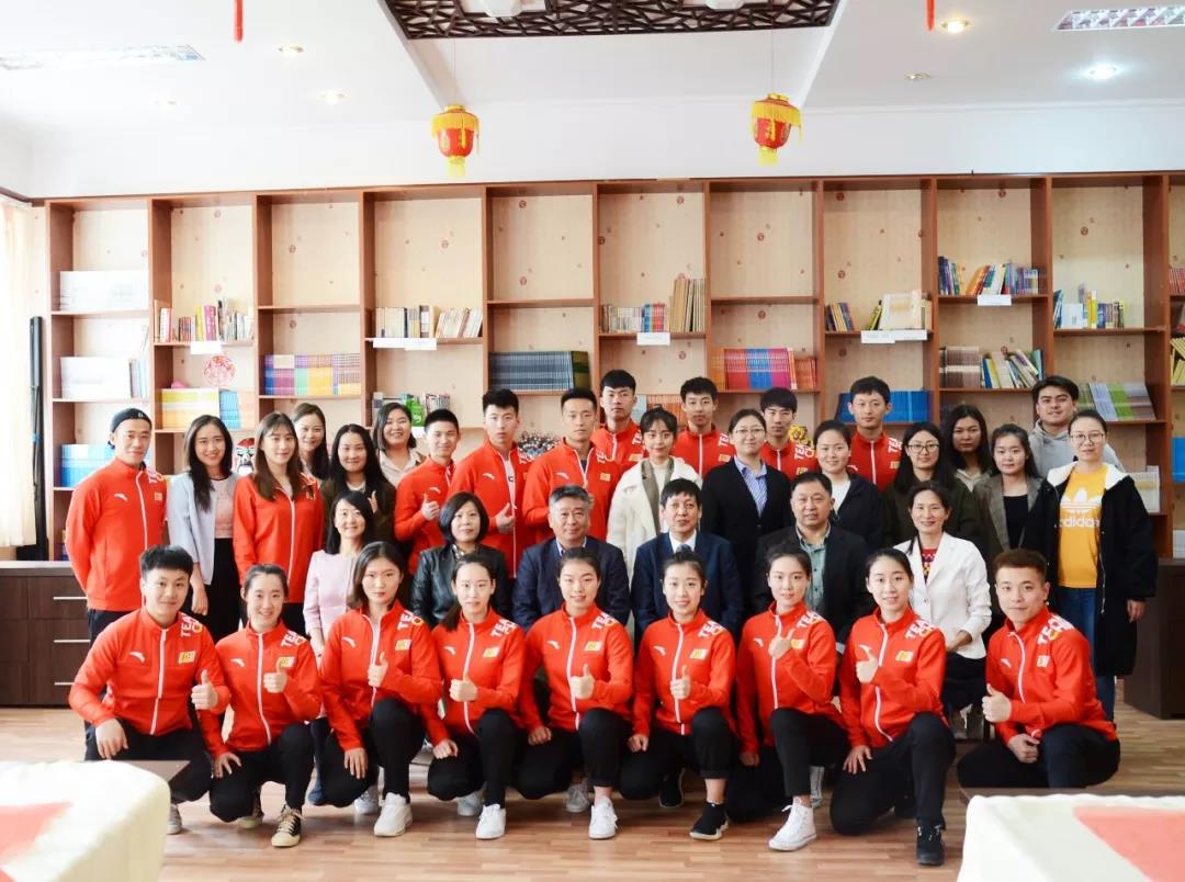 D:\新闻简讯\学院简讯\全面的电竞比赛数据武术表演团与朱巴诺夫国立大学孔子学院举行座谈\微信图片_20190420194245.jpg
