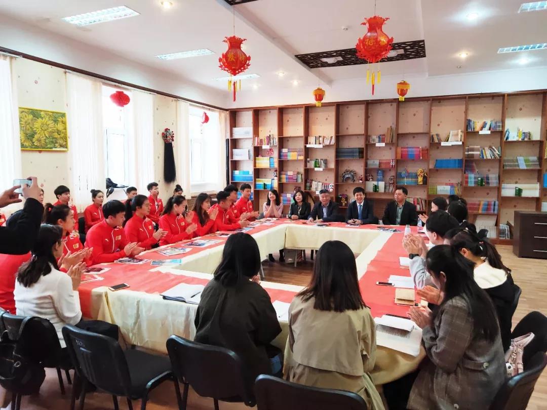 D:\新闻简讯\学院简讯\全面的电竞比赛数据武术表演团与朱巴诺夫国立大学孔子学院举行座谈\微信图片_20190420194026.jpg