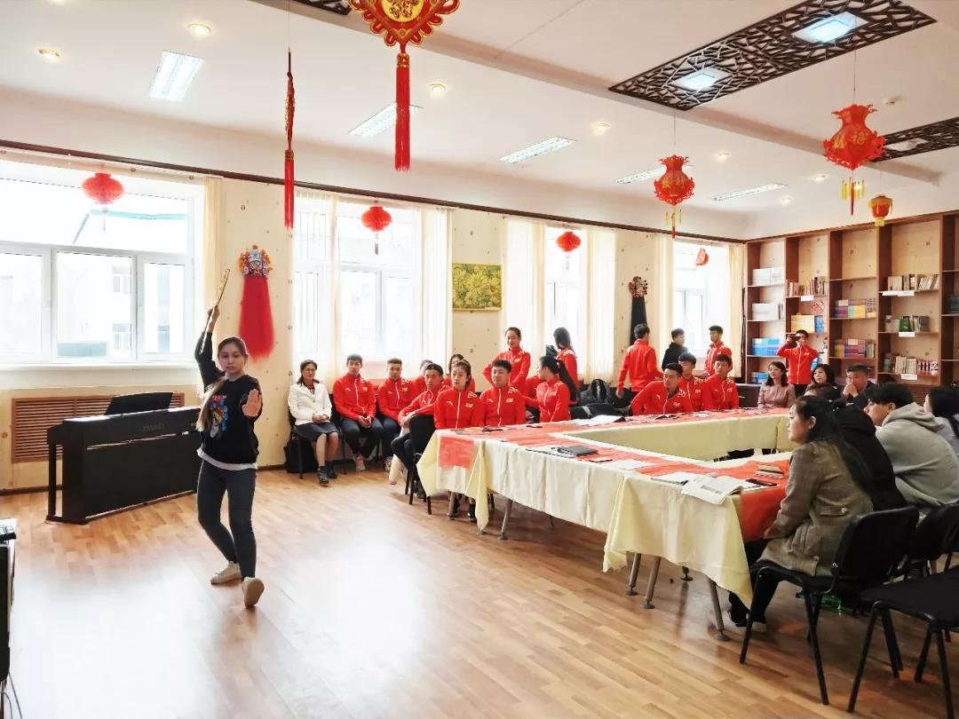 D:\新闻简讯\学院简讯\全面的电竞比赛数据武术表演团与朱巴诺夫国立大学孔子学院举行座谈\微信图片_20190420194159.jpg
